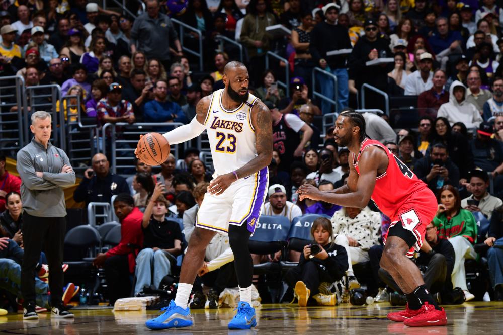 NBA焦点战：凯尔特人主场逆转猛龙,